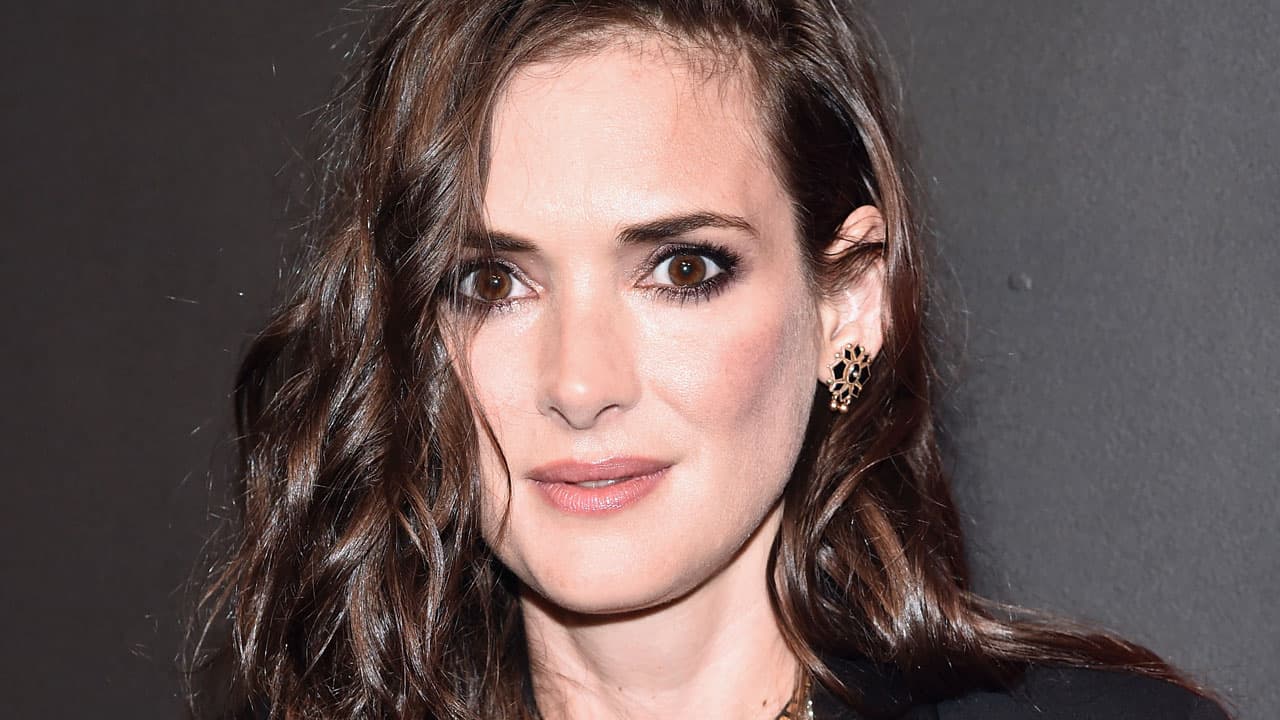 Después de sufrir un colapso mental en el año 2000 cuando fue pescada robando en un almacén de Beverly Hills, Winona tuvo una mala racha, pero se ha ido recuperando en su carrera gradualmente y su retorno total llegó con 'Stranger Things', una serie de Netflix que fue un éxito inusitado.