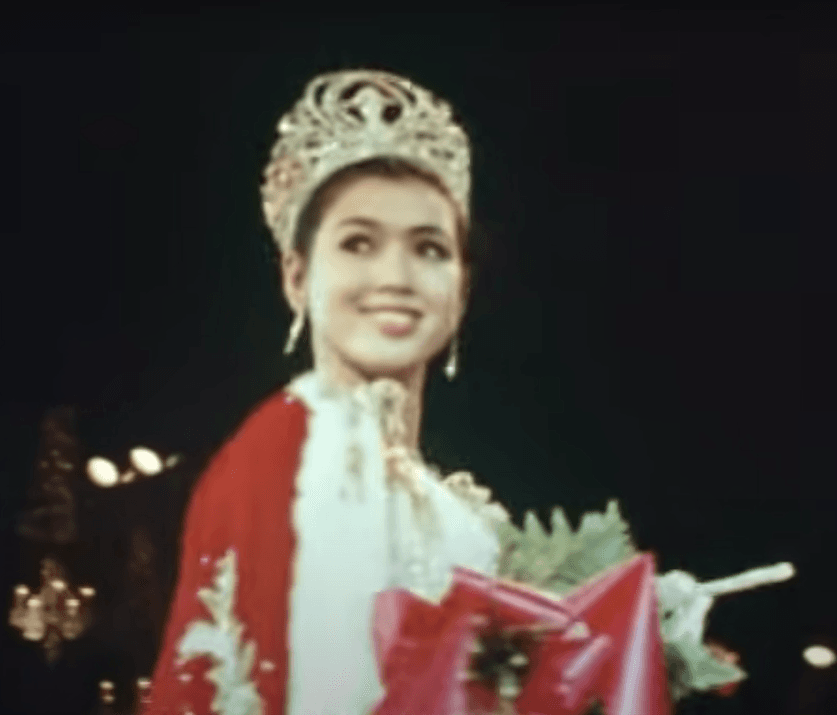 De acuerdo al libro ‘Pan-Asian Sports and the Emergence of Modern Asia, 1913-1974’, se cree que la entonces soberana de su país, la reina Sirikit, fue la encargada de preparar a la concursante.