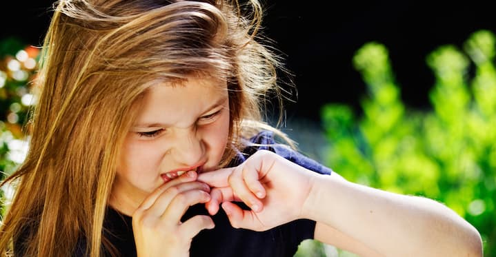 No soporto que se muerda las uñas