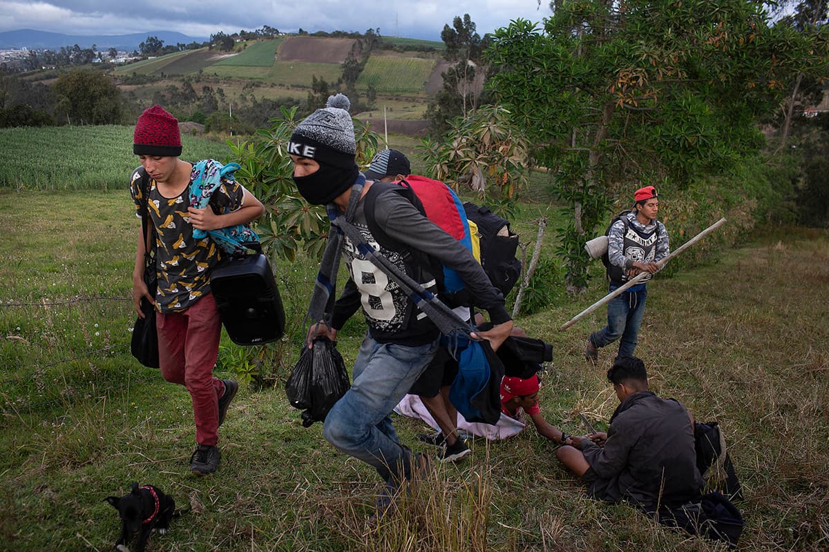 El miedo de ser detectados está presente siempre. Las autoridades de Ecuador han extendido los controles a varios puntos de cruce clandestino.
