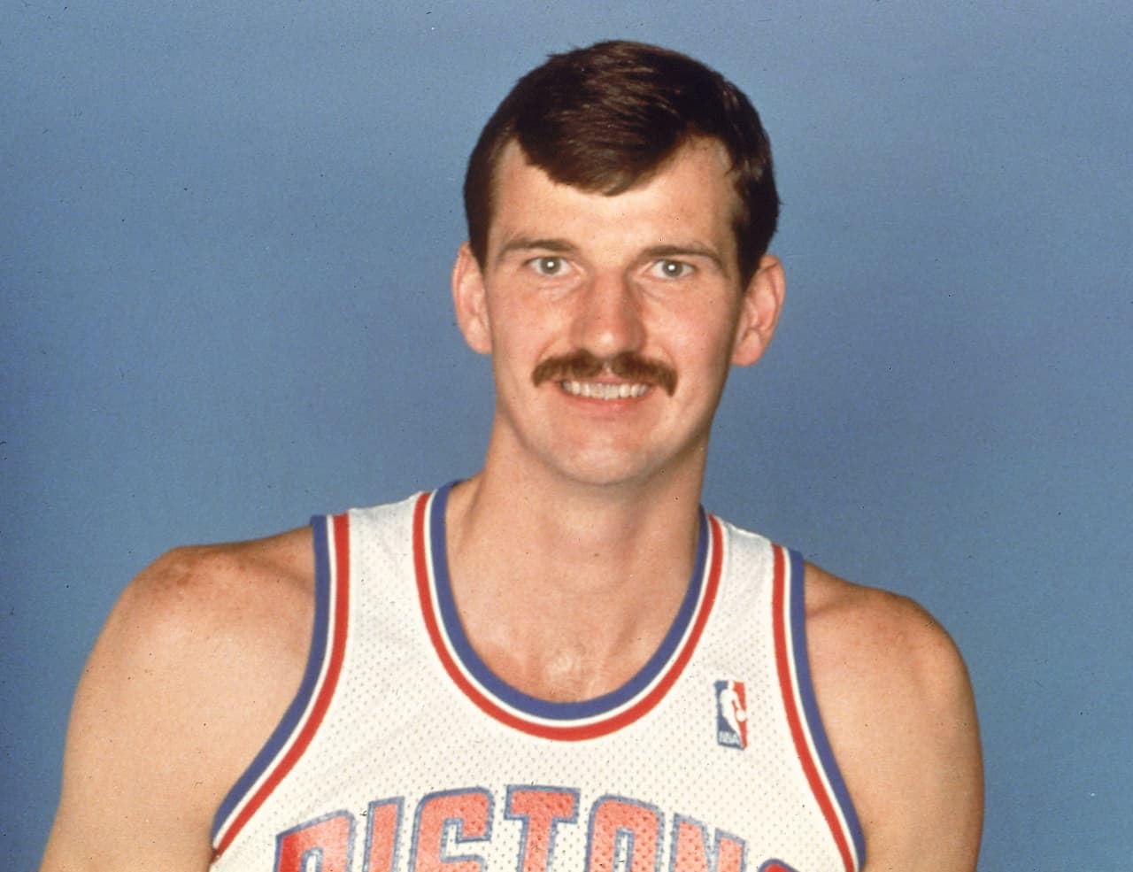 6. Chuck Nevitt - 2.26 metros