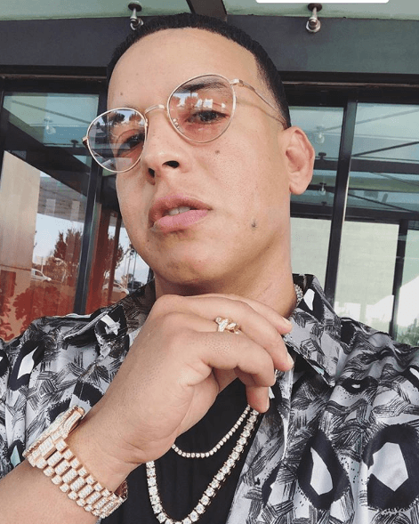 Otra de sus aficiones son las piezas de joyería. Aunque no se sabe a cuánto asciende su colección, en agosto de 2018 se dio a conocer que fue víctima de robo en un hotel de Valencia, el hurto ascendió a 2.3 millones de dólares en joyas y 2,500 dólares en efectivo.