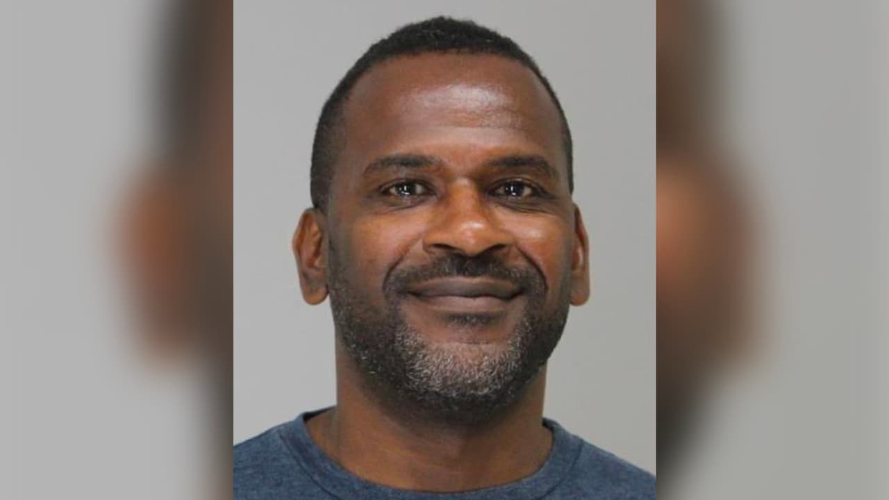 Arrestan a oficial de policía de Dallas bajo cargos de abuso sexual a un niño