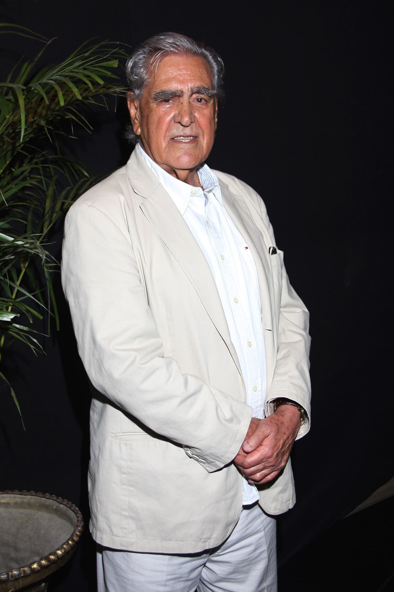 Por el momento 
<b><a href="http://www.univision.com/temas/eric-del-castillo">Eric del Castillo</a> </b>se incorporó al elenco de 'Mi marido tiene familia', por lo que en algunas semanas podrás ver al actor en esta divertida historia.