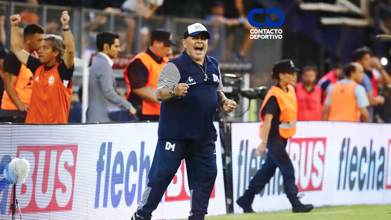 De acuerdo al médico personal de Maradona, la cirugía fue “exitosa y está todo muy bien”.