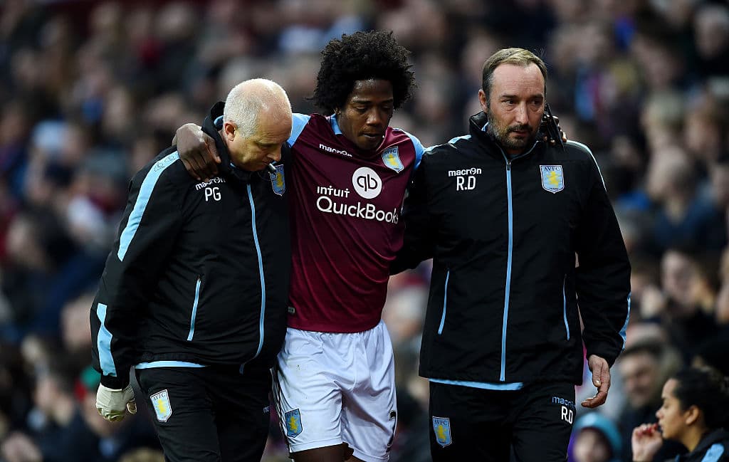 El colombiano Carlos Sánchez juega como volante de recuperación y fue una de las incorporaciones de último momento. Tiene experiencia en Premier, en Italia y en España.