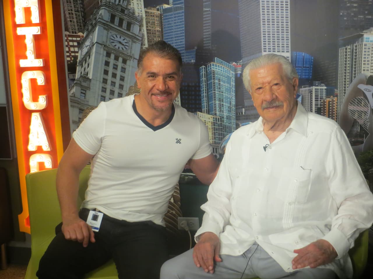 El Primo Rafa pasó a saludarlo al green room.