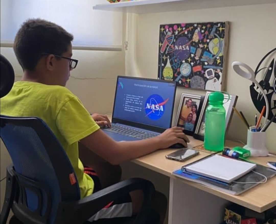 A través de un software especial otorgado por la IASC, Miguel ha explorado el espacio en busca de objetos celestes que no hayan sido identificados previamente por organsimos de exploración espacial.