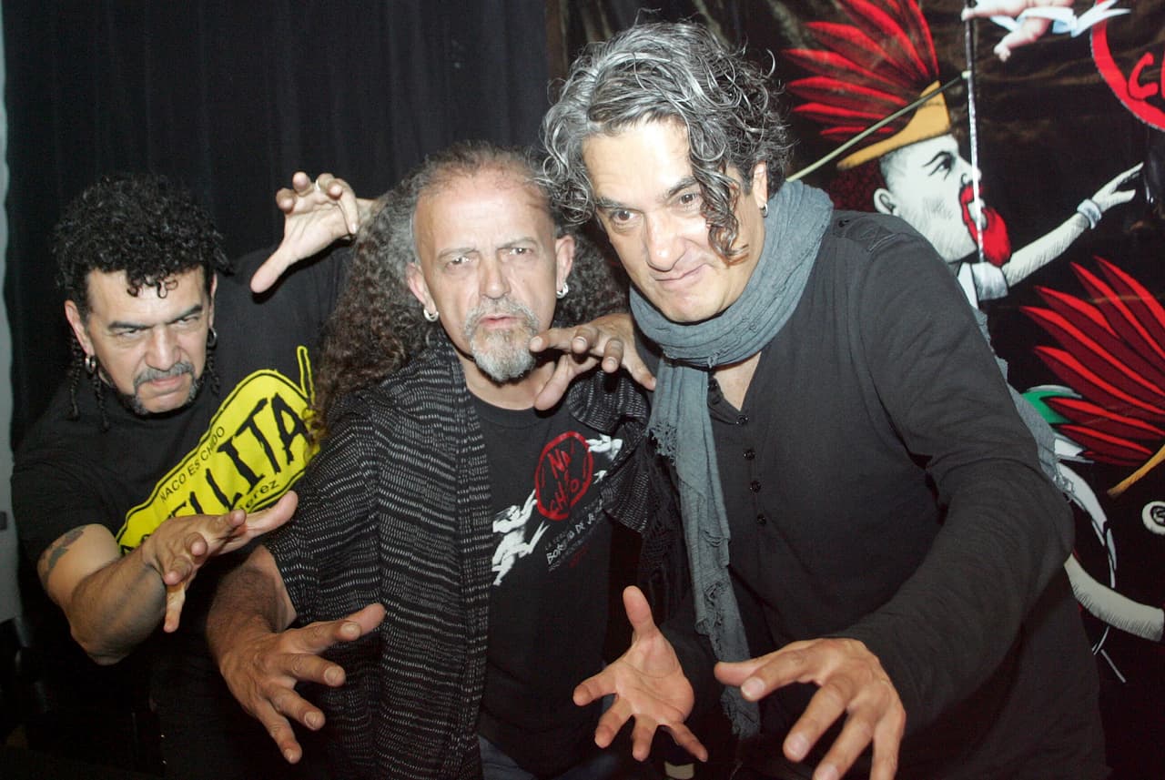 “Quiero pedir disculpas a las mujeres que hice sentir incómodas con mis palabras y actitudes, a las mujeres que dañé con mis modos machistas. Mi lucha hasta ahora había sido tratar de ser congruente, ser fiel a mis principios. Esta batalla es complicada, pues los hombres, los machos, somos criaturas de nuestros tiempos”.