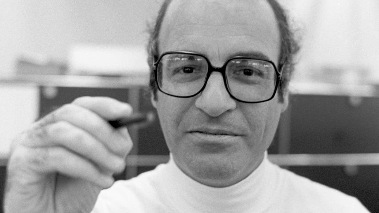 Los personajes que Quino dibujó en tiras cómicas y libros que fueron traducidos en decenas de idiomas eran normales y corrientes. A través de niños, amas de casa, empleados explotados, comerciantes, ancianos y víctimas del autoritarismo describió como pocos la turbulencia de su tiempo. Este retrato del artista fue tomado en la década de 1970.