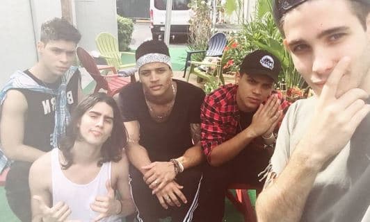 Los guapos de La Banda también se divierten tomándose fotos.