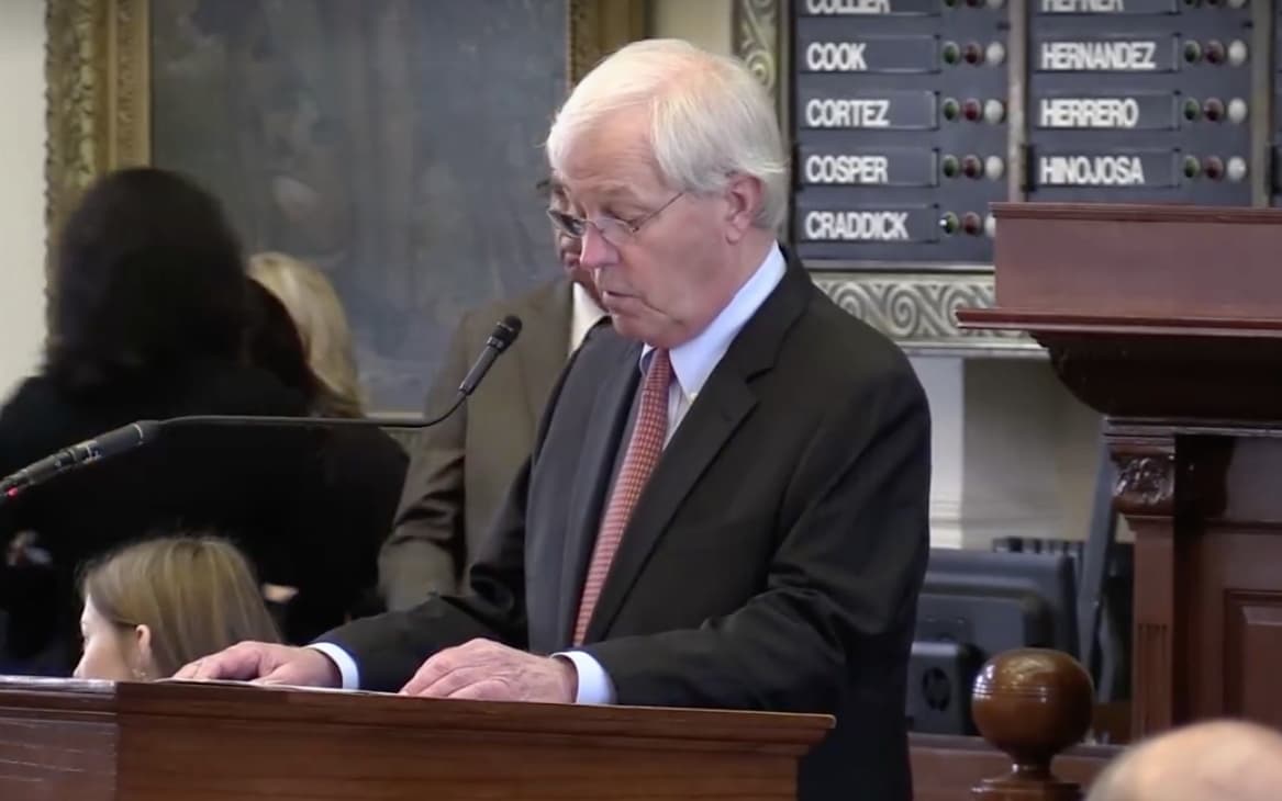 Charlie Geren: El representante estatal y quien promovió la medida en la Cámara de Representantes afirmó que “los inmigrantes indocumentados no son el blanco de la SB4 y que la medida no busca dañar a la comunidad hispana”. “No hay nada en esta ley sobre deportaciones. El estado no deporta”, dijo Geren durante la discusión de la SB4 en el pleno de la Cámara.