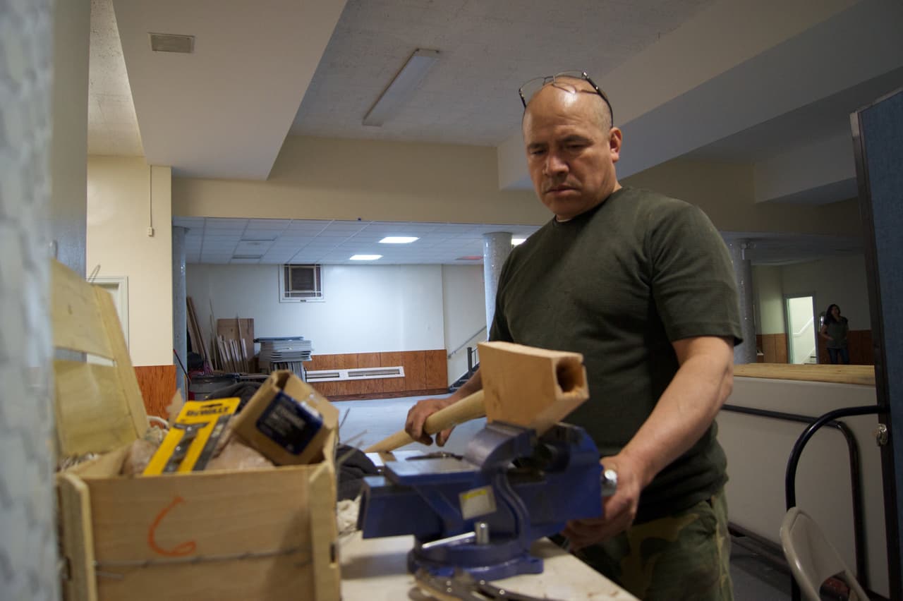 Pedro Flores también colaboró en la representación en vivo en la Iglesia de San José.