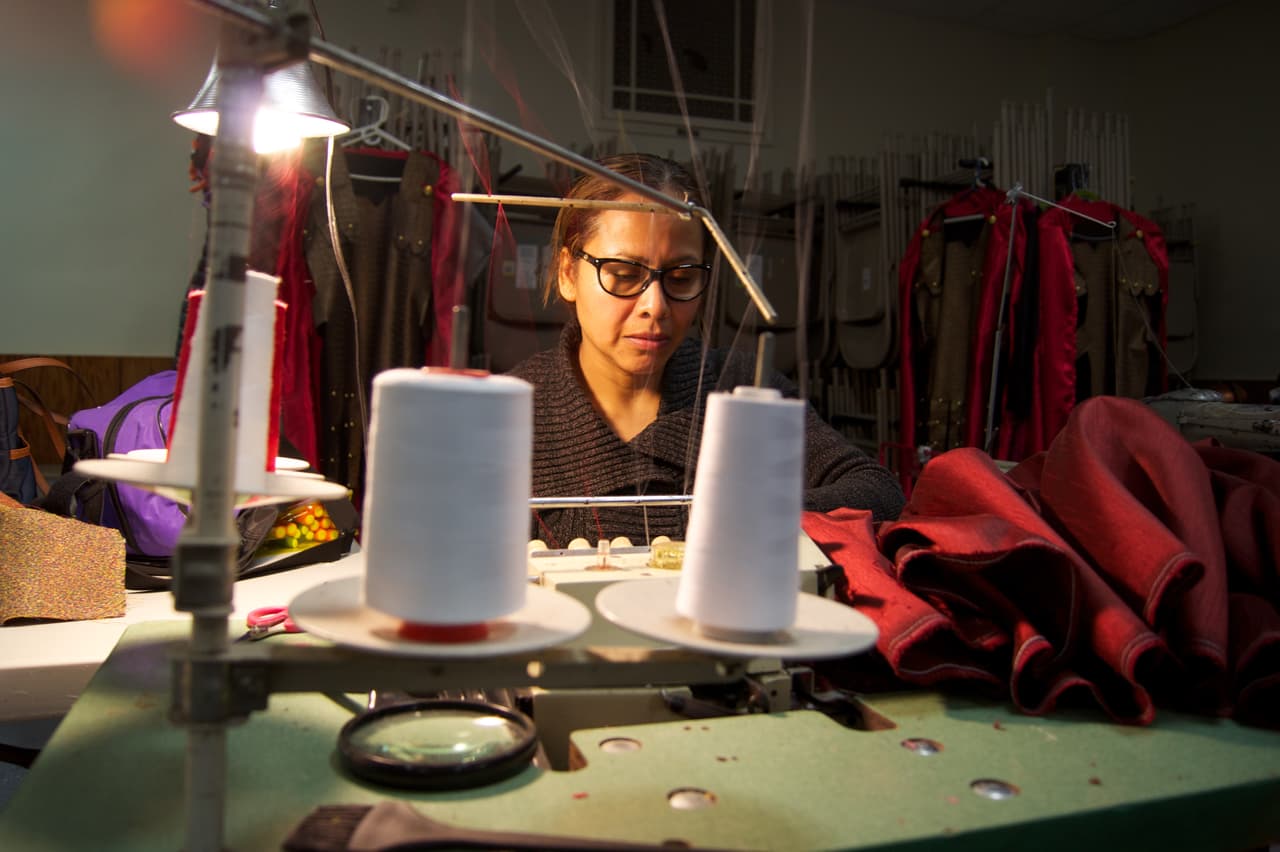 Guadalupe dijo que aprendió a coser cuando trabajó en una frábrica al llegar a NYC.
