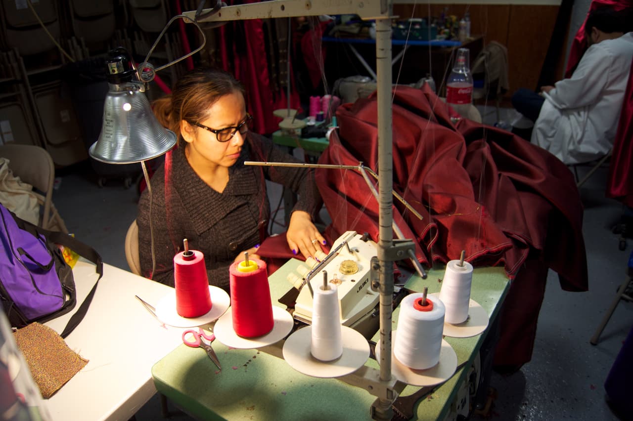 Los creyentes reunieron fondos los fines de semana.