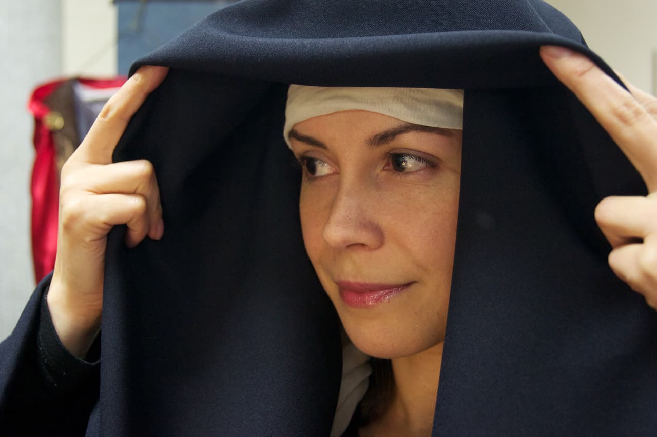 Andrea Cardona dice que la nueva crucifixión son las redadas y deportaciones.