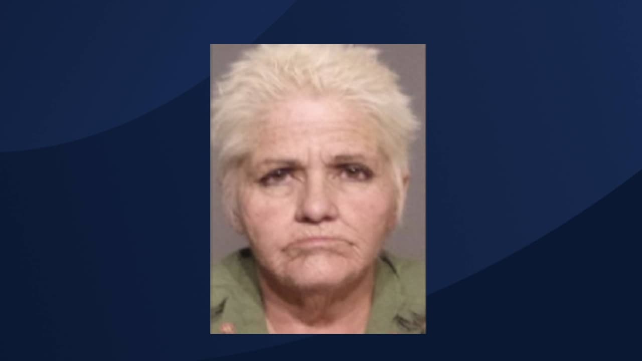 Kathryn Mary Davidiet de 62 años: La acusan de haber violado los términos de su libertad condicional.