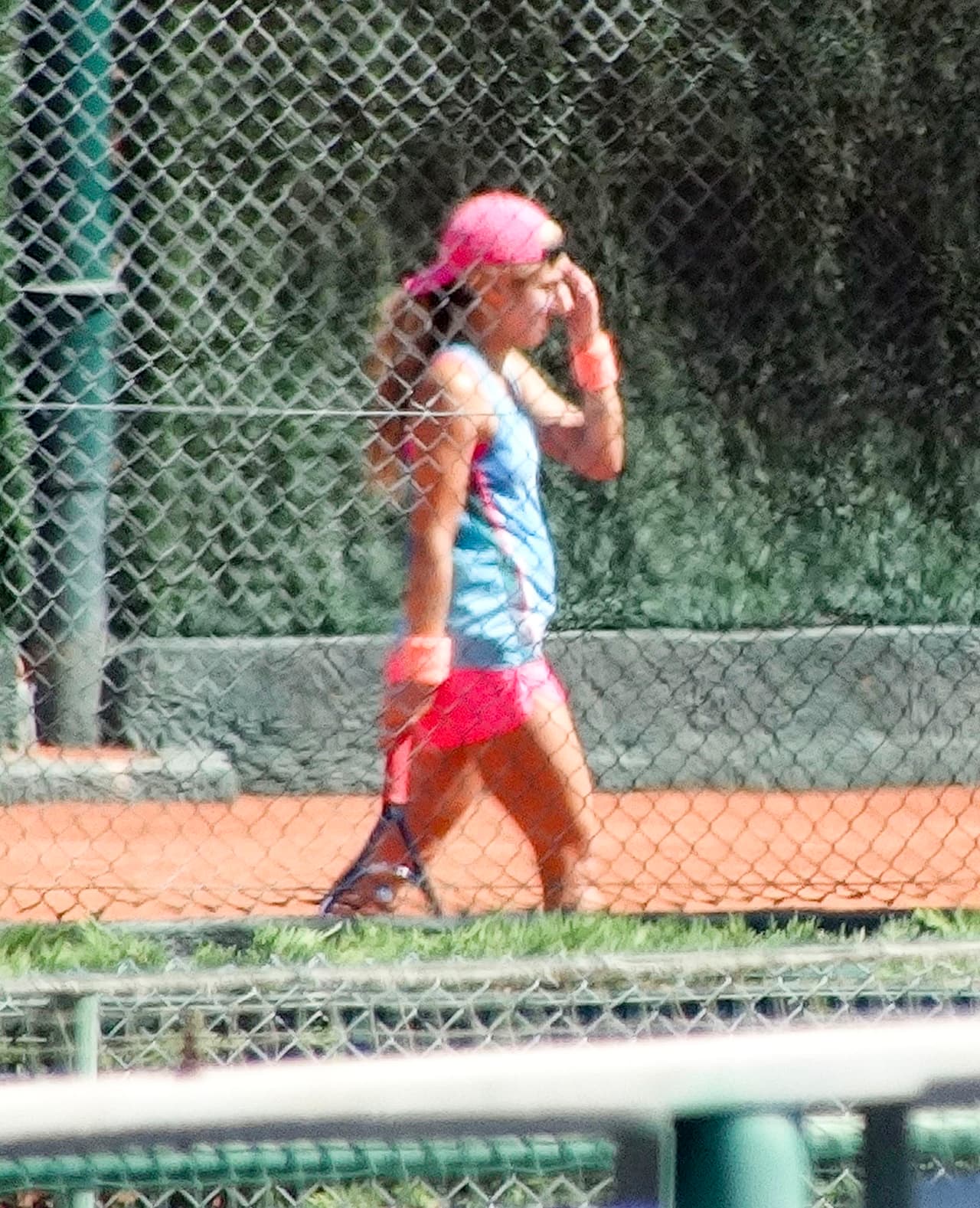 Shaki practica varios deportes, pero el tenis es el que más le gusta.