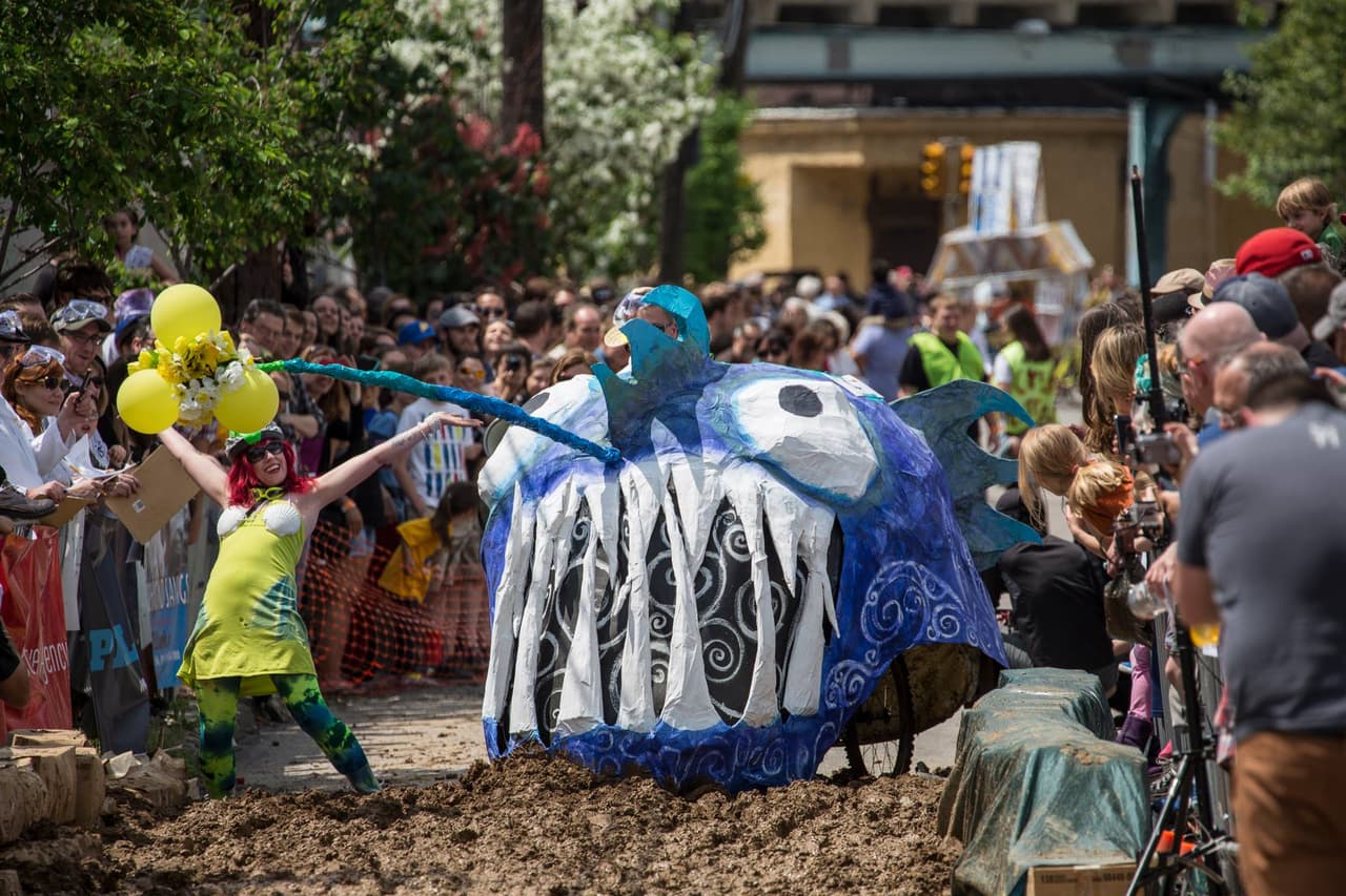 Conoce más sobre el evento, 
<b><a href="https://www.kensingtonkineticarts.org/">aquí.</a></b>