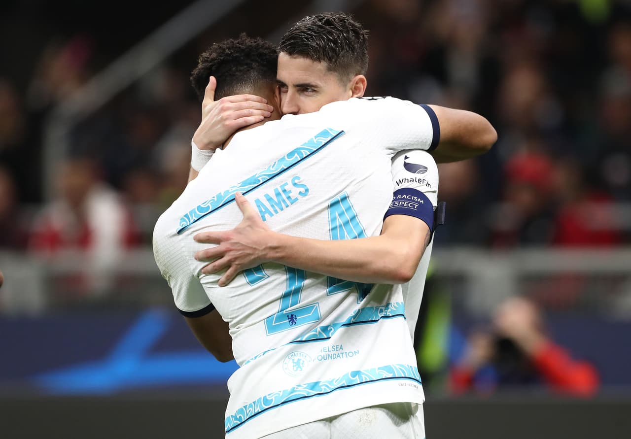 En la Champions League, Chelsea venció 0-2 al Milan, mientras que el Borussia Dortmund le empató 1-1 al Sevilla.