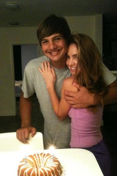 Ximena se convirtió muy joven en mamá, pero eso no fue pretexto para educar a su hijo dándole el mejor ejemplo.