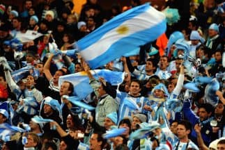 La Justicia argentina abre la puerta para que miles de barrasbravas viajen al Mundial