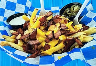 <h3 class="cms-H3-H3">Papas fritas político</h3>
<br>Papas fritas cubiertas de queso y llenas de mortadela frita.