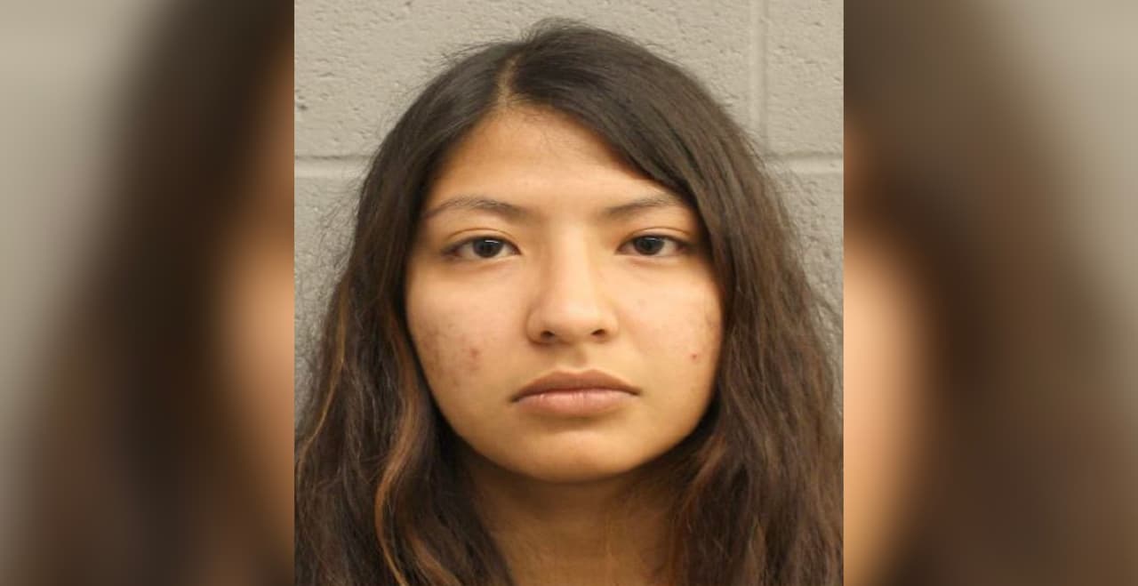 Arrestan a una mujer acusada de conducir en estado de ebriedad con un niño y ocasionar un choque en Texas