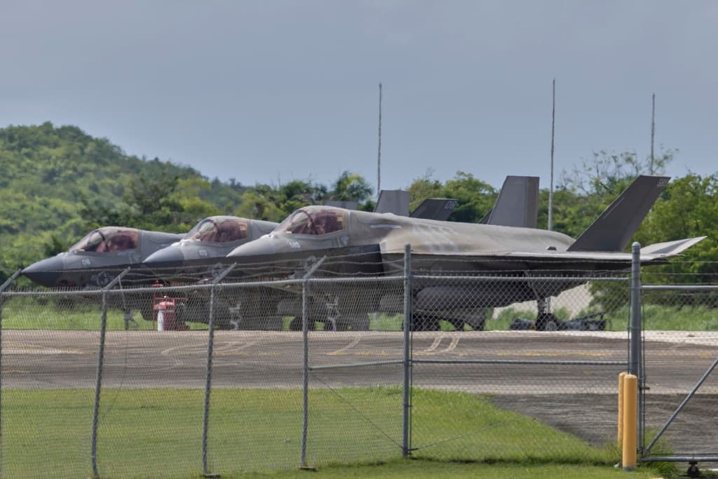 Cuentan además con un sistema que le permite a cada piloto conocer cómo está la situación alrededor de la nave. Y otro mecanismo les permite 
<b>detectar en el aire amenazas de largo alcance</b>.