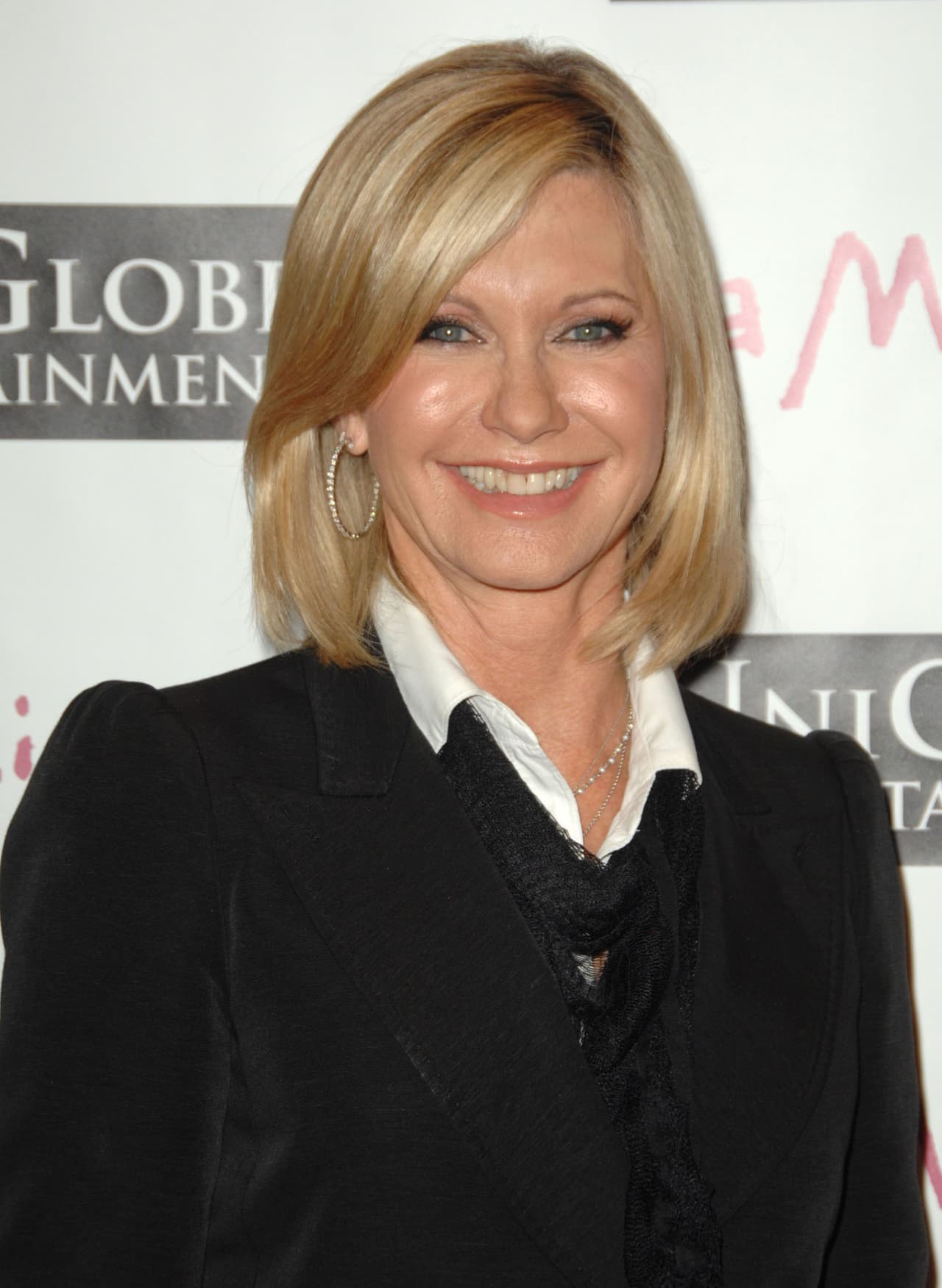 "
<b>Esto es lo más increíblemente generoso</b> que pueden hacer por mí. Estoy muy agradecida y asombrada", dijo Newton-John.