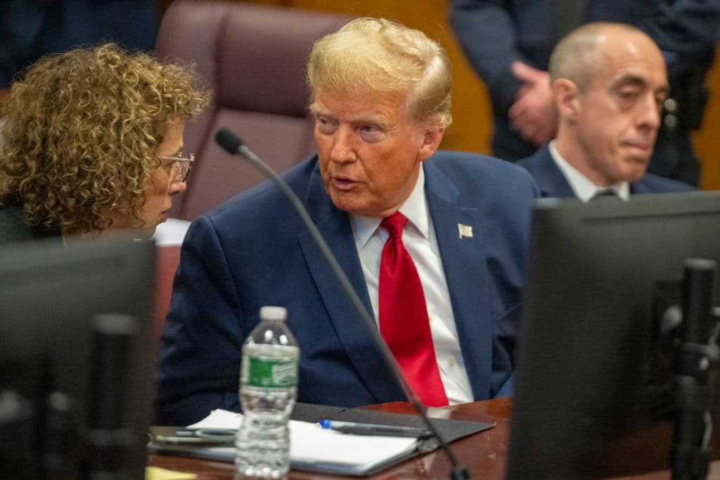 Trump dice a corte de Nueva York que no puede pagar fianza de $464 millones