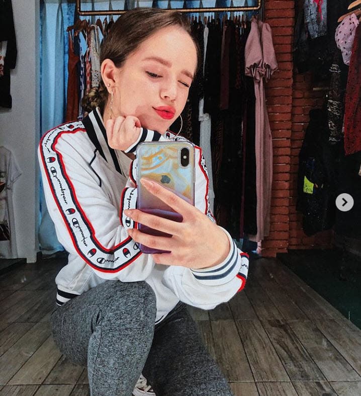 Dado que 'Kally's Mashup' es una telenovela cuyas grabaciones ocurren en Argentina, la mexicana tuvo que mudarse a ese país y experimentar el estar alejada de su familia a tan corta edad. 
<br>