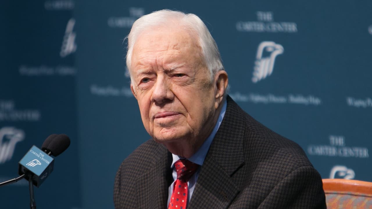 Expresidente Jimmy Carter sale de cirugía y se recupera en hospital de Atlanta