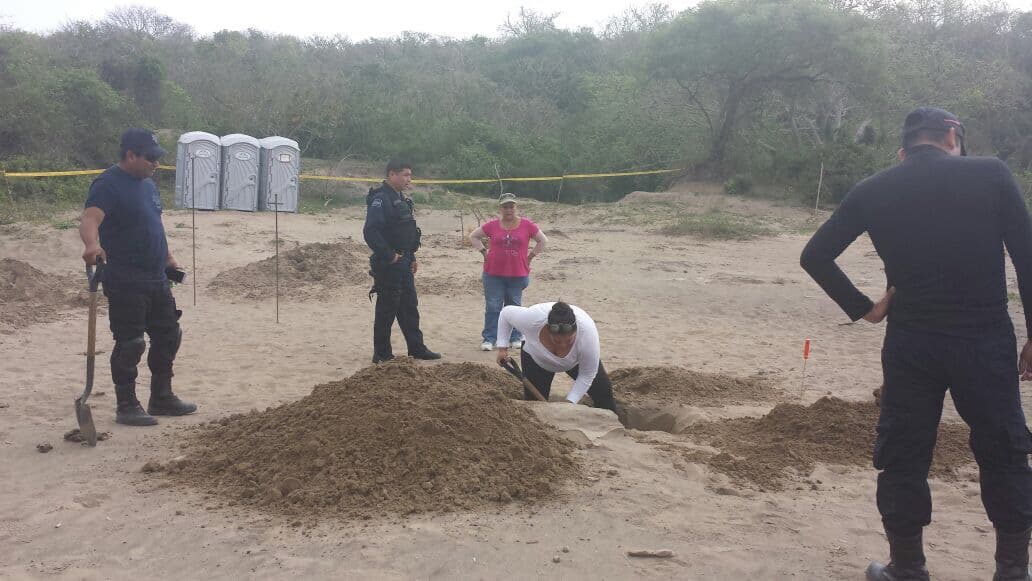 La mayoría de los cadáveres encontrados están sin identificar. Activistas que participan en la búsqueda están pidiendo apoyo de las autoridades federales para evaluar los restos.