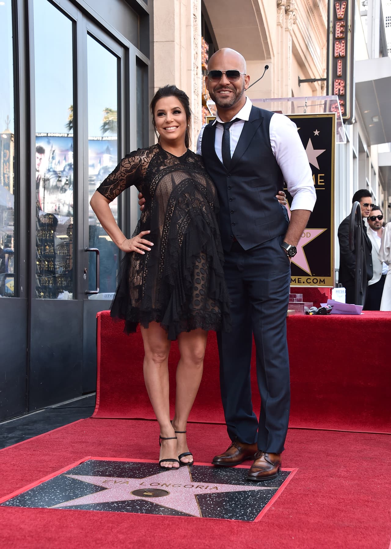 El actor puertorriqueño Amaury Nolasco, con quien Longoria ha trabajado en varios proyectos, siendo el más reciente 'Telenovela', también quiso celebrar con ella este momento.