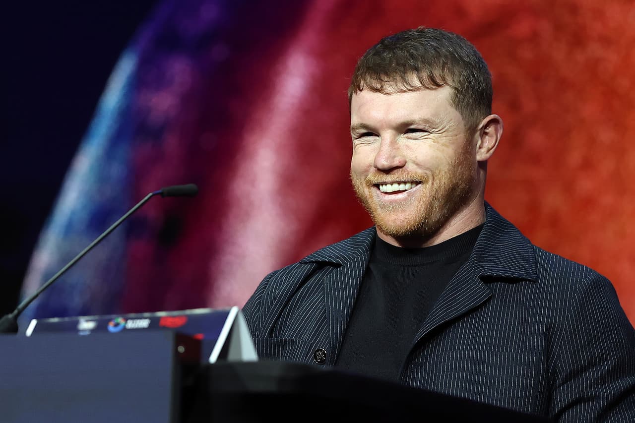 Revelan inusual horario de pelea de Canelo en Arabia Saudita