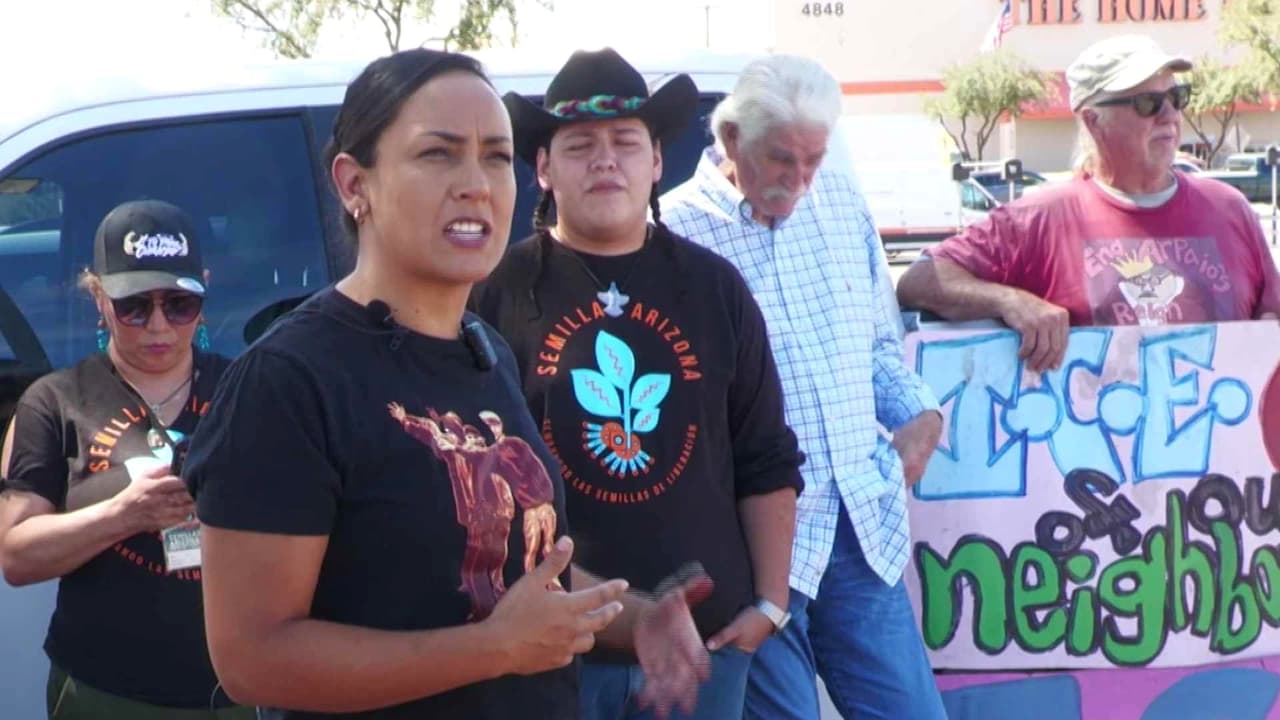 Activistas en Phoenix llaman a boicotear a Home Depot tras arrestos de jornaleros por parte de ICE