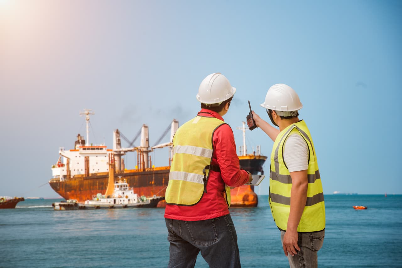 <b>Puesto 3. Puertos y operaciones portuarias. Entre 2009 y 2018: 70.1% menos empleos</b>. Es probable que la disminución de trabajadores en esta industria se deba a una mayor automatización en los procesos. También a que ahora existen buques más grandes, que pueden transportar más carga y requieren menos trabajadores.