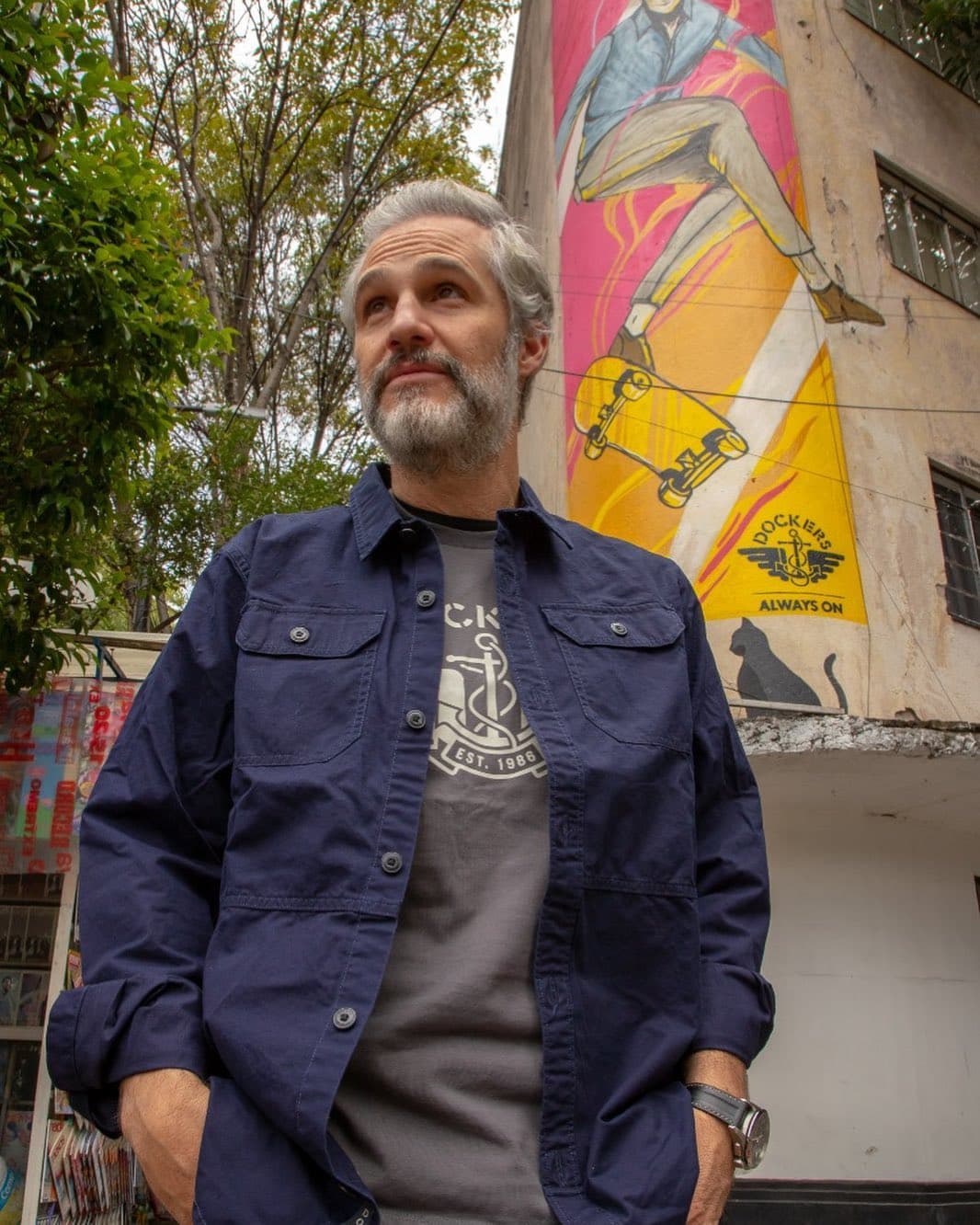 El histrión de 44 años ha demostrado que está superando ese complicado episodio y en un par de ocasiones se ha dejado ver rehaciendo su vida. A través de redes sociales, ha señalado que cada vez domina más la extremidad artificial que sustituye su pierna.