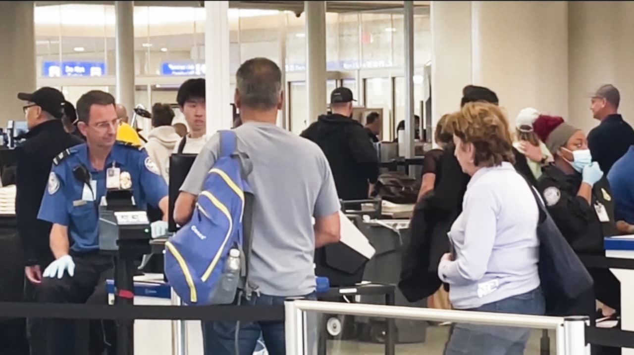 “Es preocupante”, viajeros de Orlando reacciona a presencia de agentes de ICE en aeropuertos