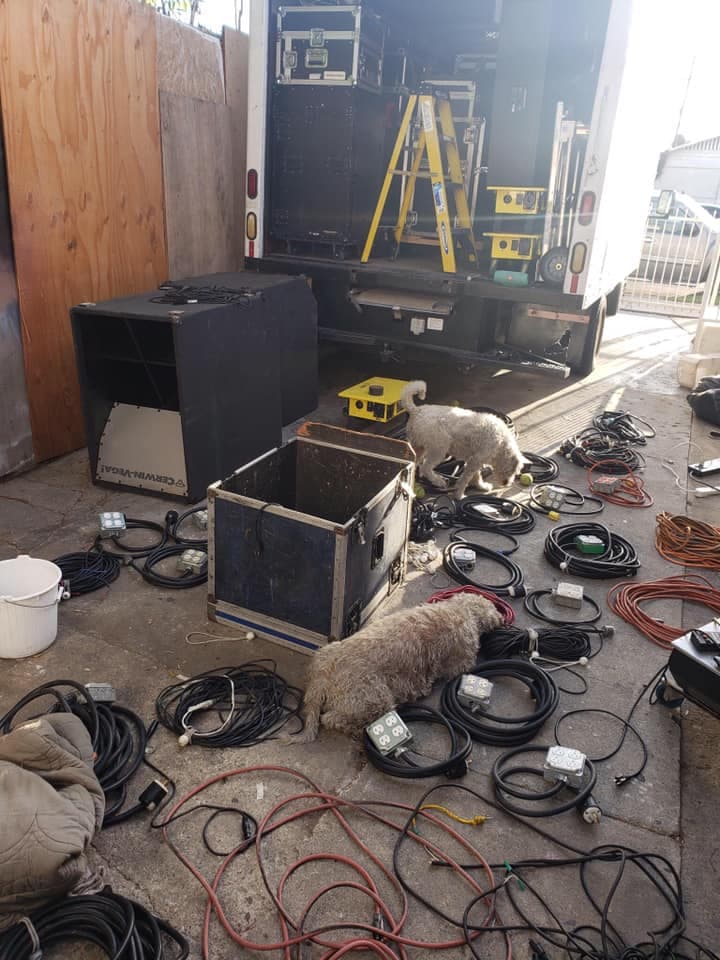 La familia asegura que aun cuando lo perdieron todo están dispuestos a comenzar de nuevo ya que aseguran no poder hacer nada contra los antisociales que destrozaron su negocio. Por su parte, LAPD pide la ayuda de testigos para dar con los responsables del robo y hacer justicia.