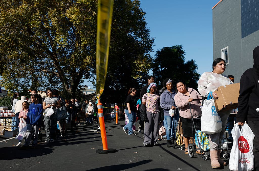 El cierre del gobierno federal tuvo su impacto en esta región, que también está 
<b><a href="https://www.univision.com/local/los-angeles-kmex/nuevas-regulaciones-snap-eliminan-beneficios-inmigrantes-california" target="_blank">alerta a los cambios en SNAP</a></b>, que amenazan con reducir o eliminar la asistencia alimentaria a más de medio millón de personas en todo el estado de California.