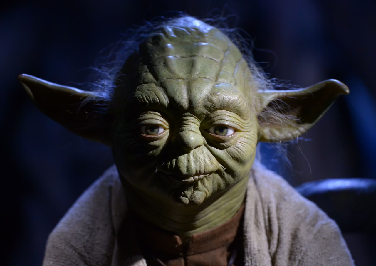 Yoda en Star Wars. El maestro yoda es de esos maestros de otra galaxia y eso es literal.