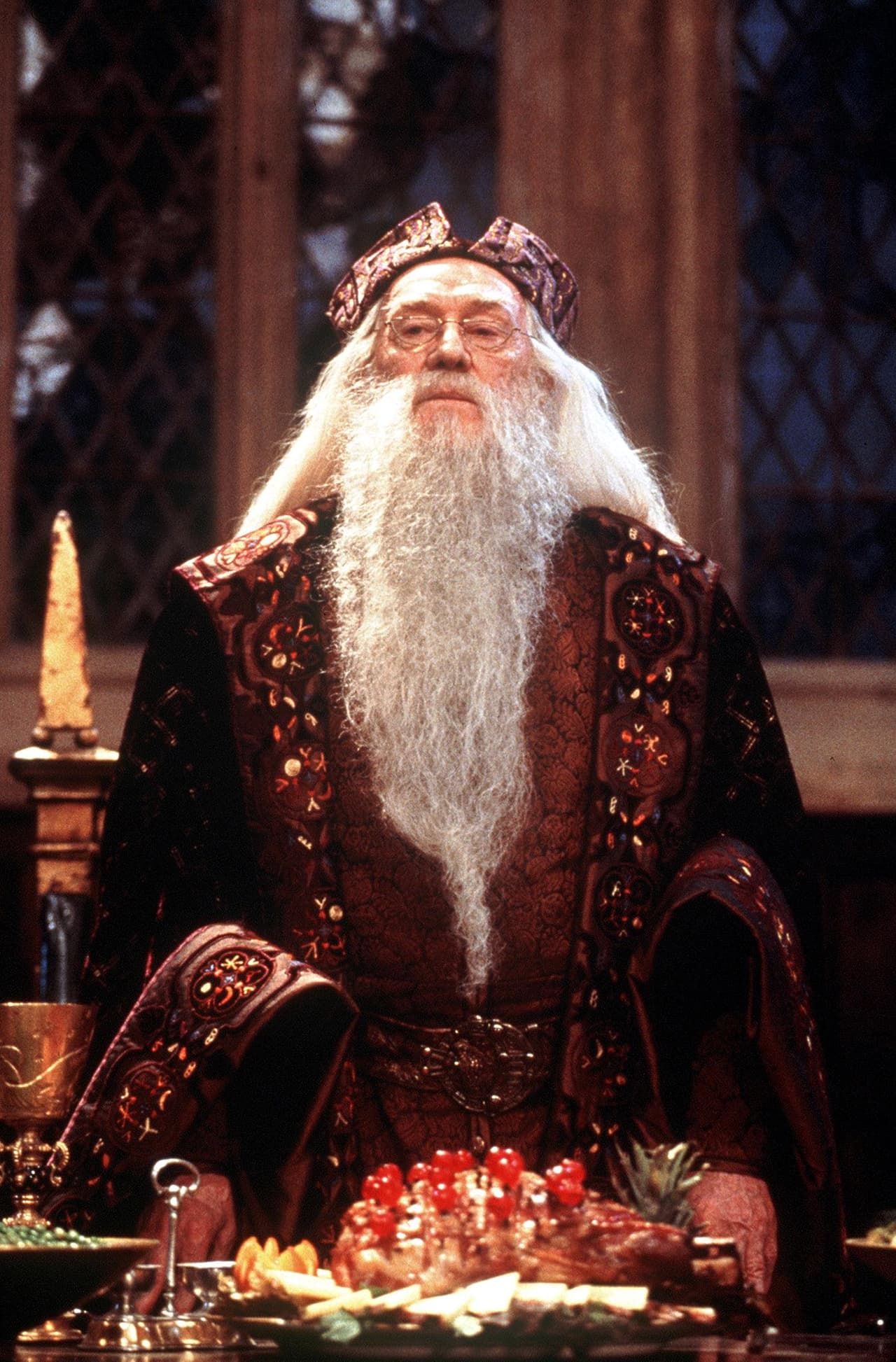 Dumbledore en Harry Potter. Todos los fans de Harry Potter estarán de acuerdo que Dumbledore es de los pocos magos que se vuelven inolvidables, pues aparte de enseñarle todo a Harry, es como un padre para él. Una de sus lecciones más grandes es que el amor siempre gana y debe tenerlo muy presente.