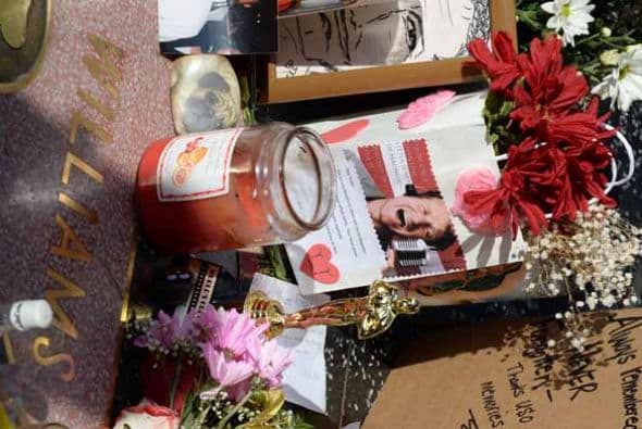 Tras la trágica partida de Robin Williams, su estrella en el paseo de Hollywood, su casa y hasta las locaciones de sus películas han recibido honores para el actor. ¿Quieres ver más? las mejores del mundo del entretenimiento aquí