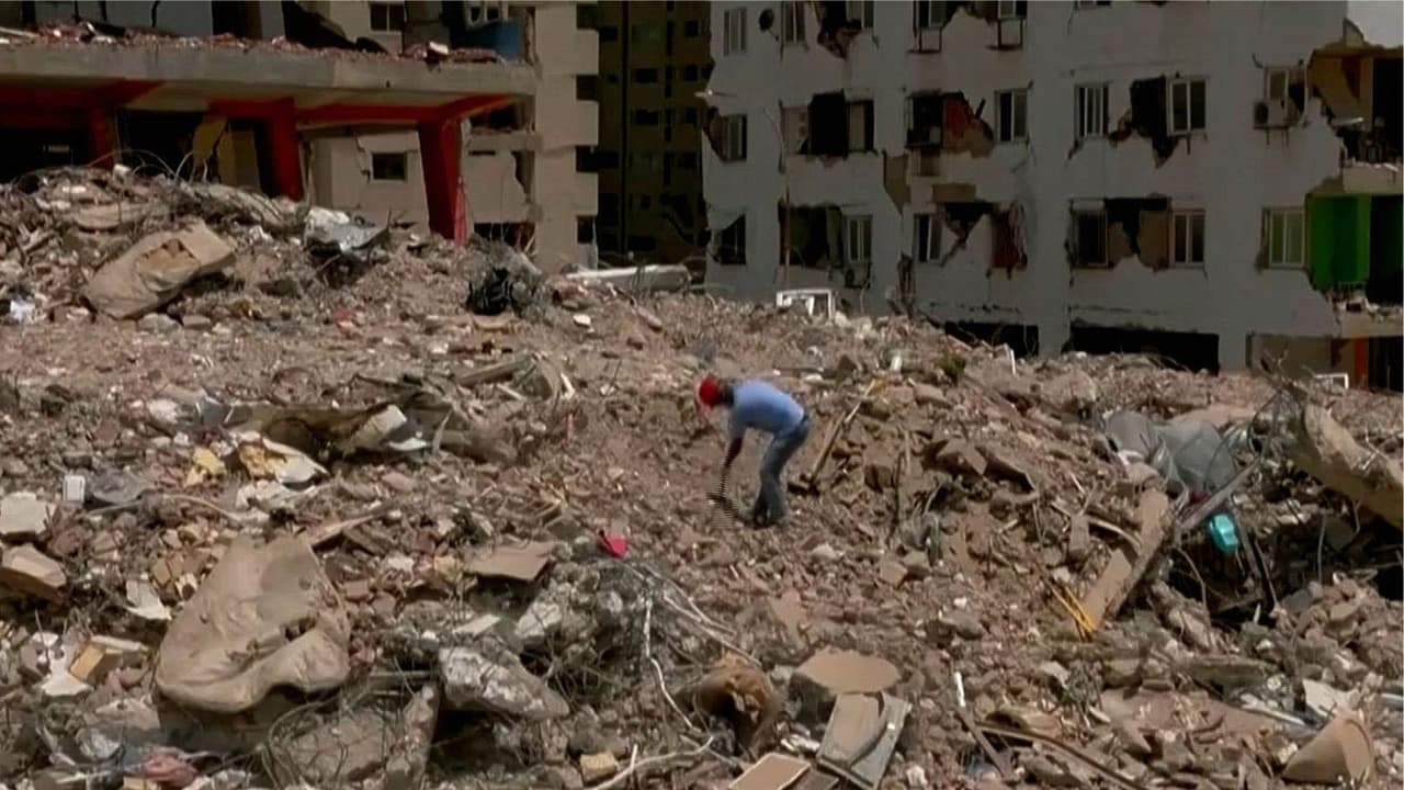 Venezuela a más de un mes de la tragedia: Familias piden rescatar cuerpos de seres queridos antes de derribar edificios