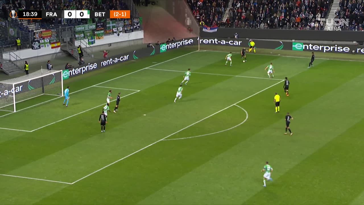 ¡TIRO ATAJADO! disparo por Jesper Lindstrøm.