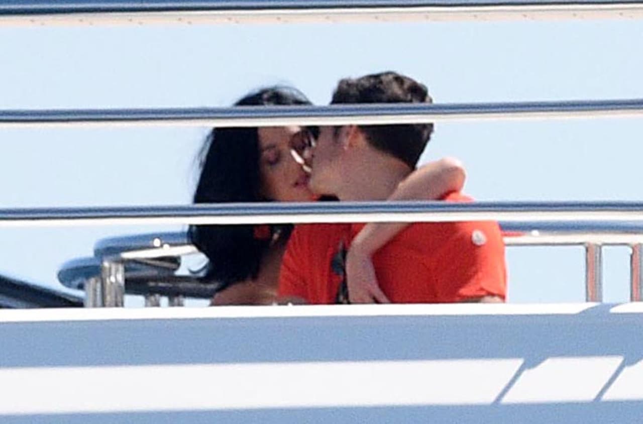 Pero al parecer, Katy Perry quiere disfrutar cada momento antes de que se esfumen rápido.