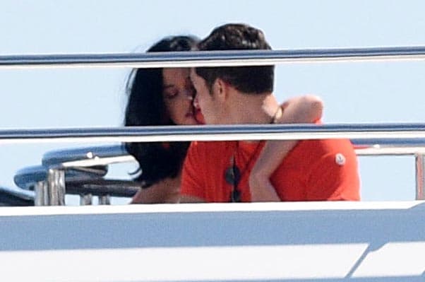 Los famosos están en Cannes derrochando miel.