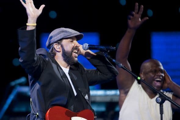 Sí, aunque hoy es todo un ídolo de la bachata, sus conocimientos en jazz también forman parte de su talento creativo.